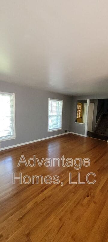 Building Photo - 8914 Grandview Dr