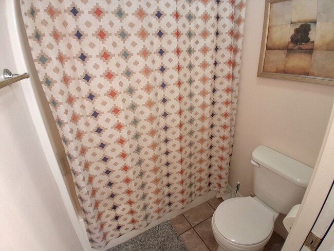 Building Photo - 654 E 700 N