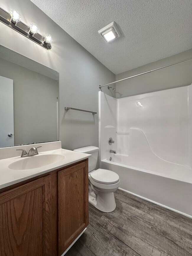 Building Photo - Rand 938 FABULOUS TOWNHOUSE! DON'T MISS TH...