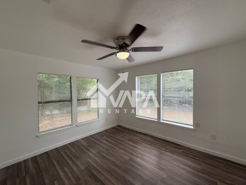 Building Photo - 2311 Potosi St