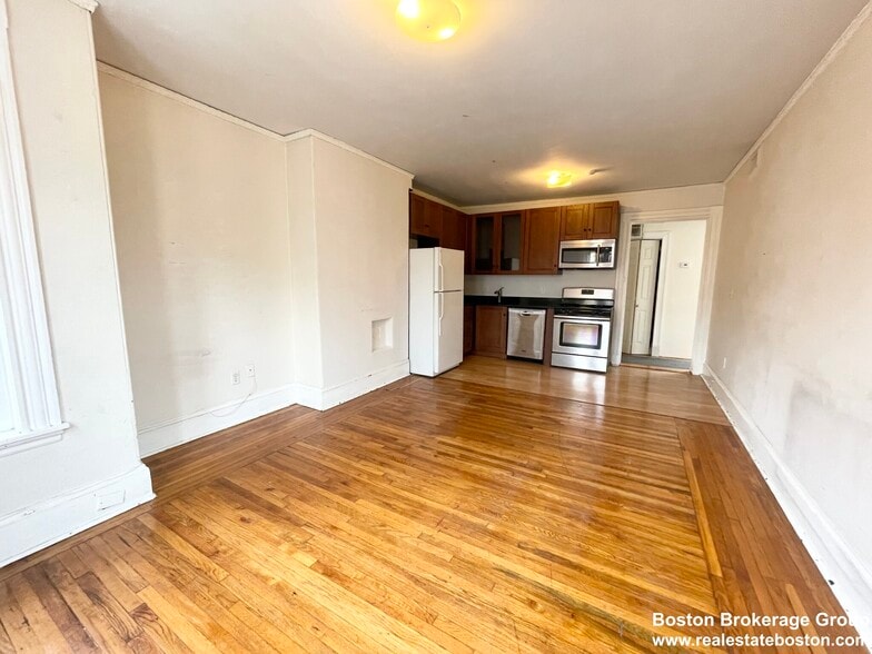 Building Photo - 76 Saint Stephen St