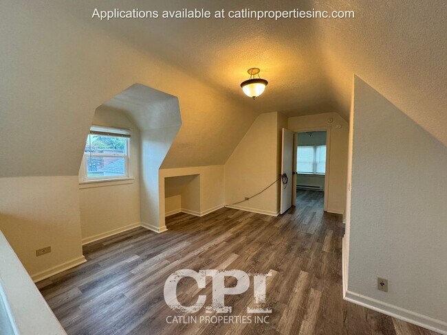 Building Photo - 409 Long Ave