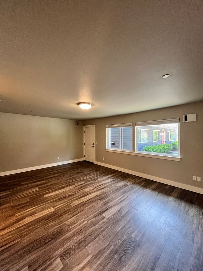 Building Photo - Modern 2-Bedroom! In-Unit Washer & Dryer, Covered Patio & Pet Friendly!