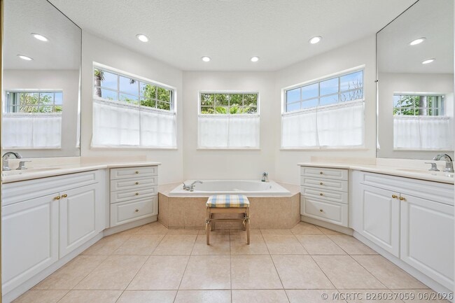 Building Photo - 9907 SE Osprey Pointe Dr