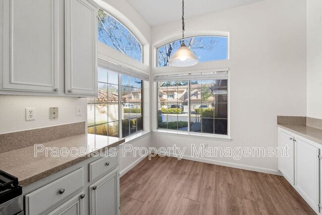 Building Photo - 2394-A Greenbriar Dr