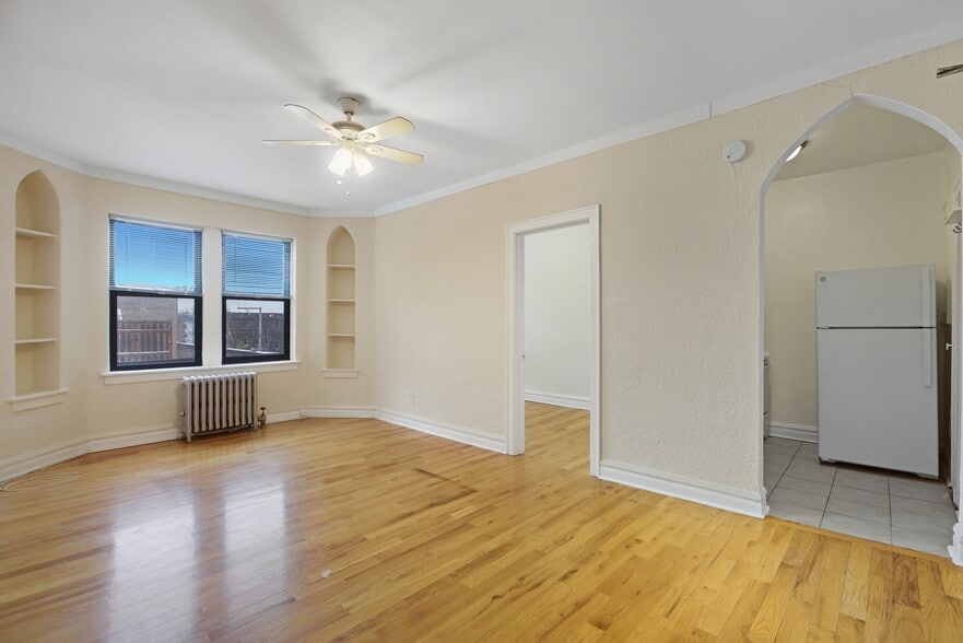 Building Photo - 4829 N Damen Ave