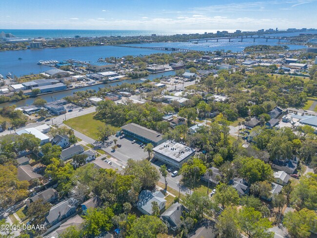 Building Photo - 138 Kingston Ave