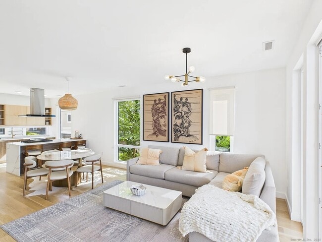 Building Photo - 904 Quinnipiac Ave