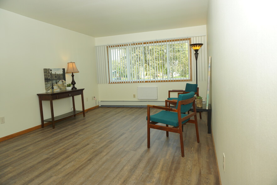 XL living room - Steeple View Apartments