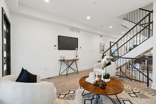 Building Photo - Brand New Townhome in Brewerytown