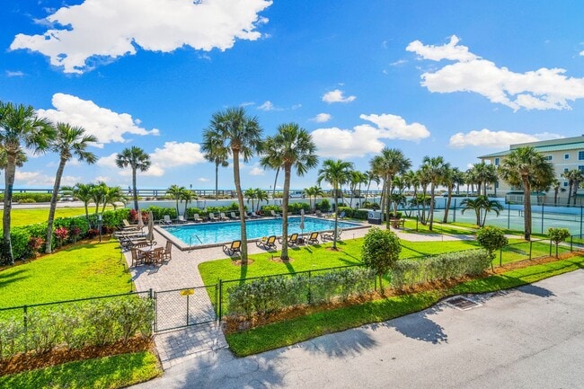 Building Photo - Oceanview 2 BR 2 BA in Vero Beach Turnkey Monthly Rental