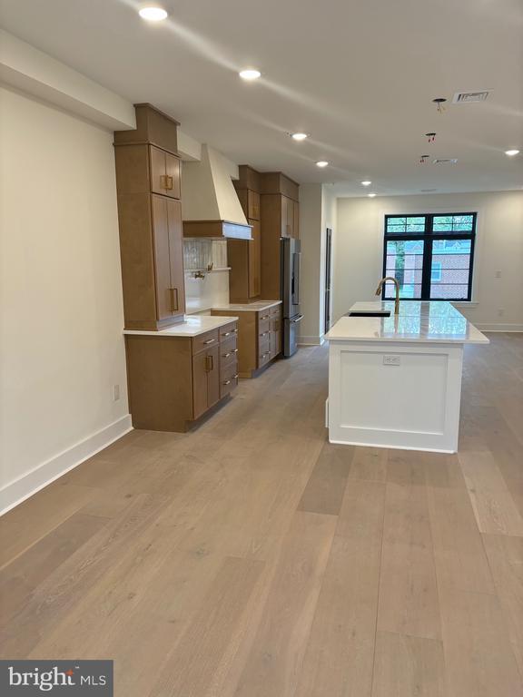 Building Photo - 7519R Ridge Ave