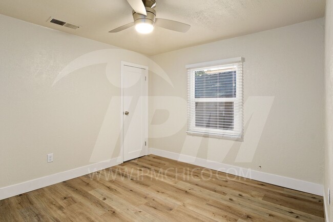 Building Photo - 3-Bed, 1-Bath