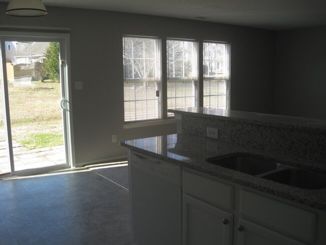 Building Photo - 4405 Jordan Oaks Way