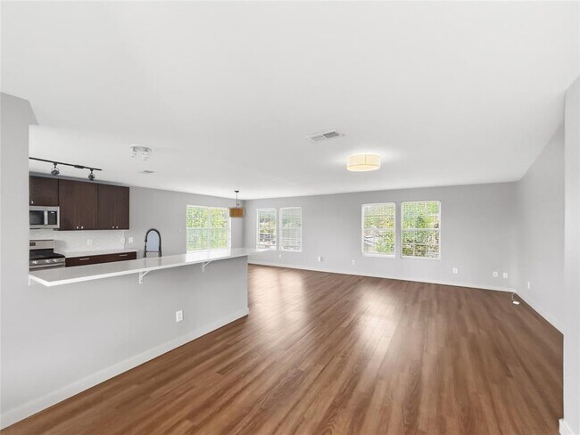 Building Photo - 5700 Glen Meadow Dr