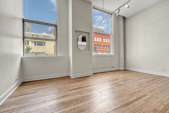 Building Photo - $1,550.00, 1 bed1 bath Updated Condo located in the heart of Denver