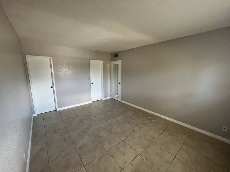 Building Photo - 2020 NE 56th St