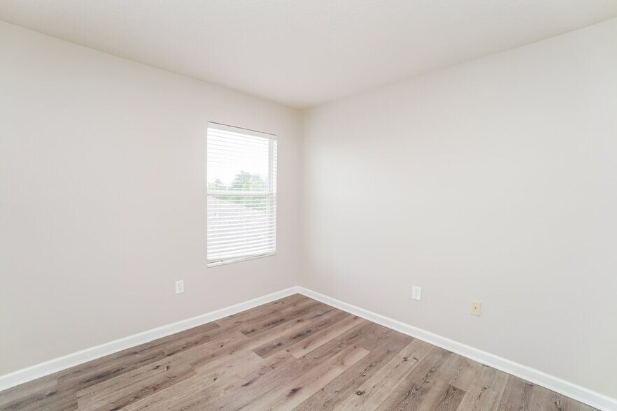 Building Photo - 7907 Outerbridge St