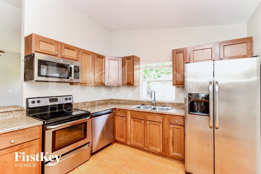 Building Photo - 1805 Coyote Pl