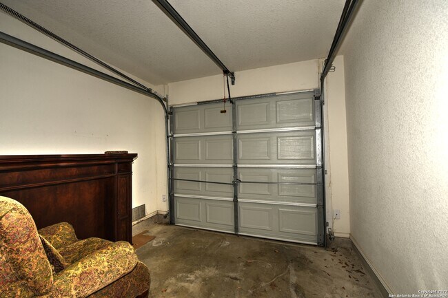 Building Photo - 3202 Eisenhauer Rd