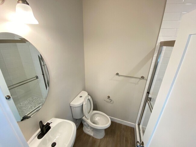 Building Photo - Newer Build, 4BD/2BA