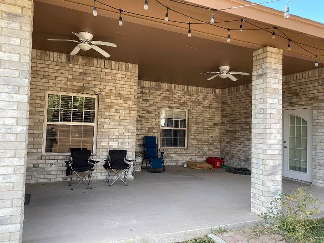 Building Photo - 122 White Feather Trail