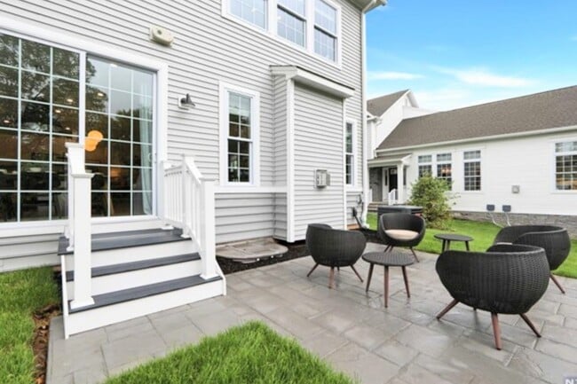 Building Photo - 1 Davies Dr