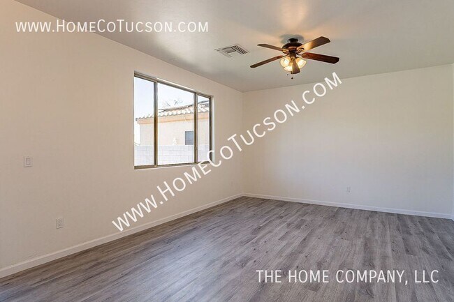 Building Photo - 6645 E Gehrig Ln