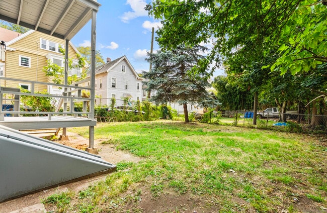 Building Photo - 72 4th St