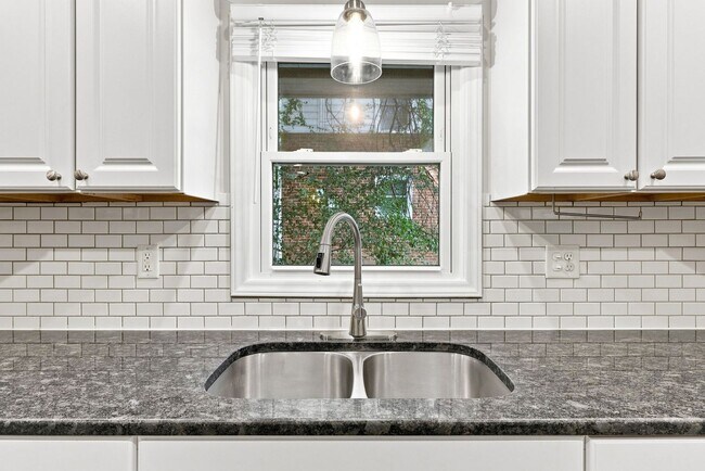 Building Photo - 3205 Crandon Ln
