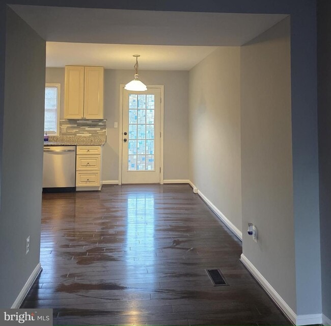 Building Photo - 12977 Abner Ave