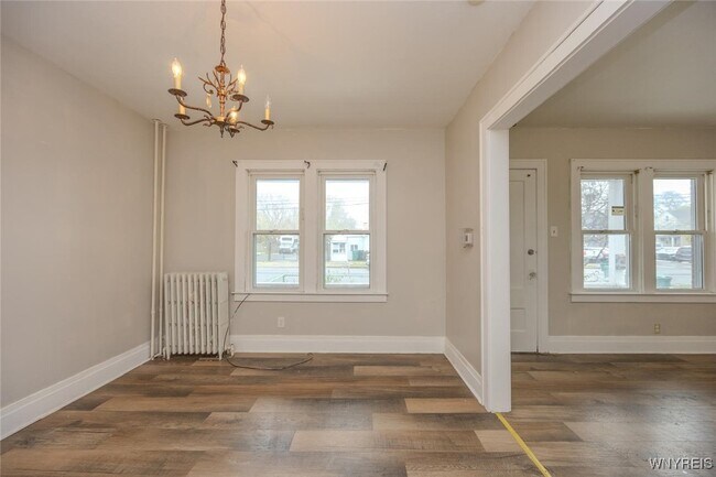 Building Photo - 2253 Niagara St