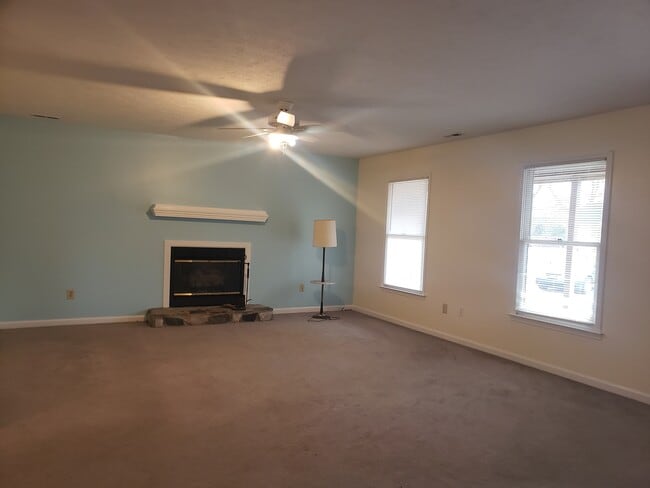 Building Photo - 334 Woodberry Cir