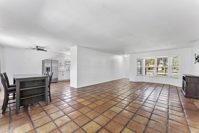 Building Photo - 1974 SE Tiffany Ave