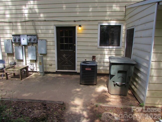 Building Photo - 1260 Fieldstone Rd