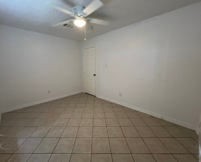 Building Photo - 831 1/2 Deerpass Drive