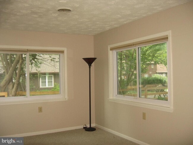 Building Photo - 165 Natalie Ln