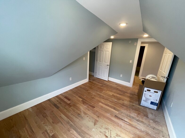 Building Photo - 158 Morrison Ave