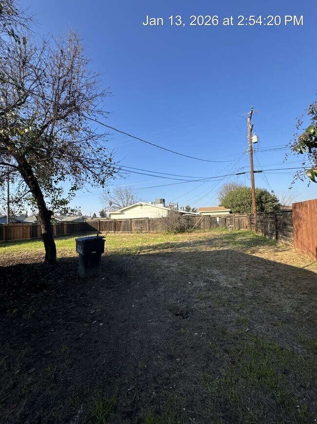 Building Photo - Charming Home Available Now!!