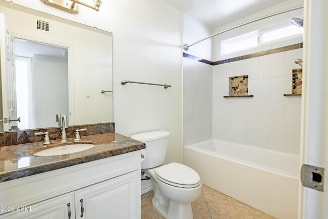 Building Photo - 2547 W Naranja Ave