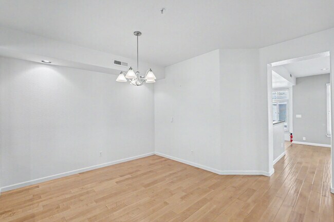 Building Photo - 437 Camille Cir