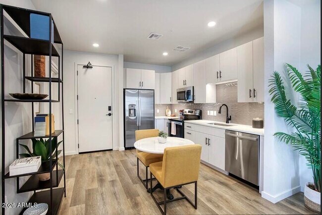 Building Photo - 9449 N 90th St