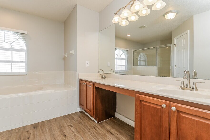Building Photo - 349 Aldershot Ct