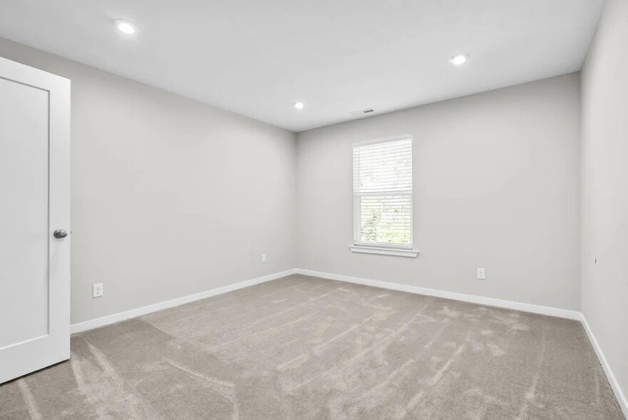Building Photo - 367 Birchwood Dr