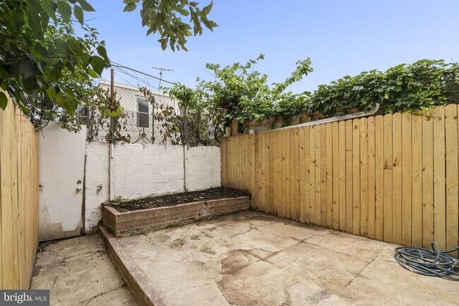 Building Photo - 2571 Coral St