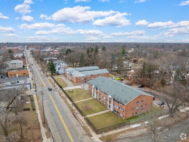 Building Photo - Colonial Manor Apartments