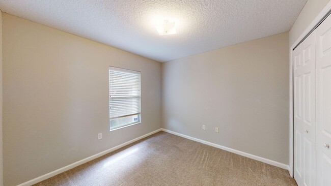 Building Photo - Spacious 3 Bedroom Condo in Villa Beauclerc for rent!