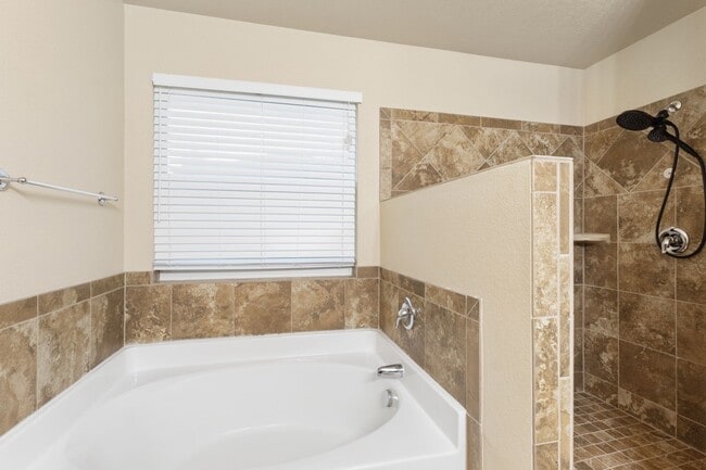 Building Photo - 207 Black Walnut Ct
