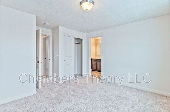 Building Photo - 3593 SW Pumice Ave