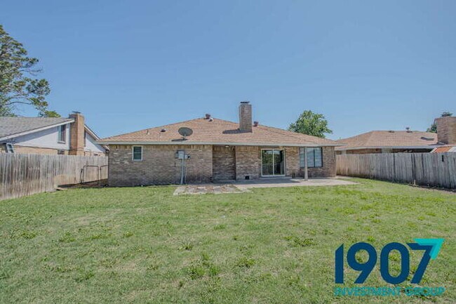 Building Photo - Spacious 3-Bed, 2-Bath Home in South Oklah...